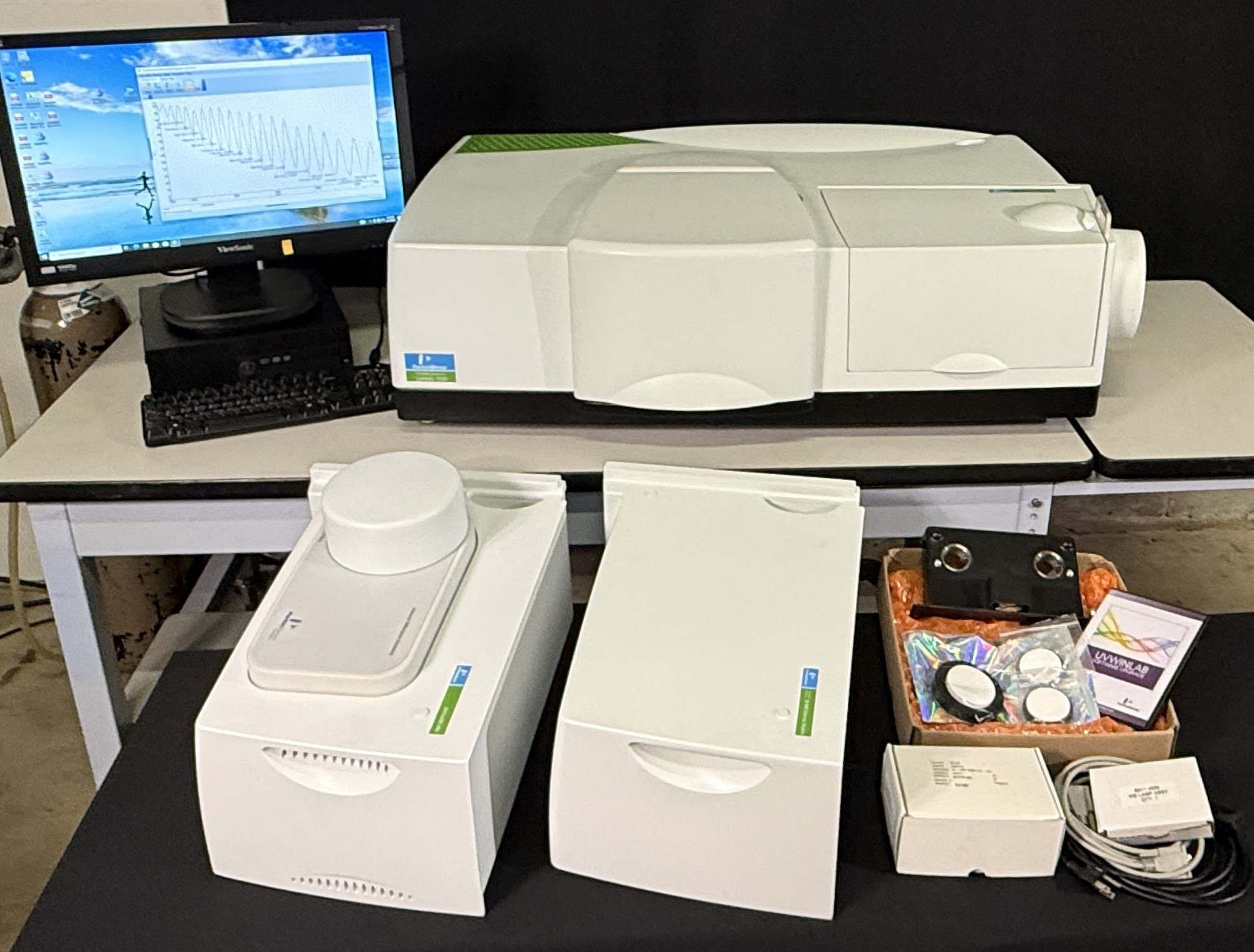 PE LAMBDA 1050 UV-VIS-NIR Optical Measurement System URA/3D/150-mm InGaAs Sphere